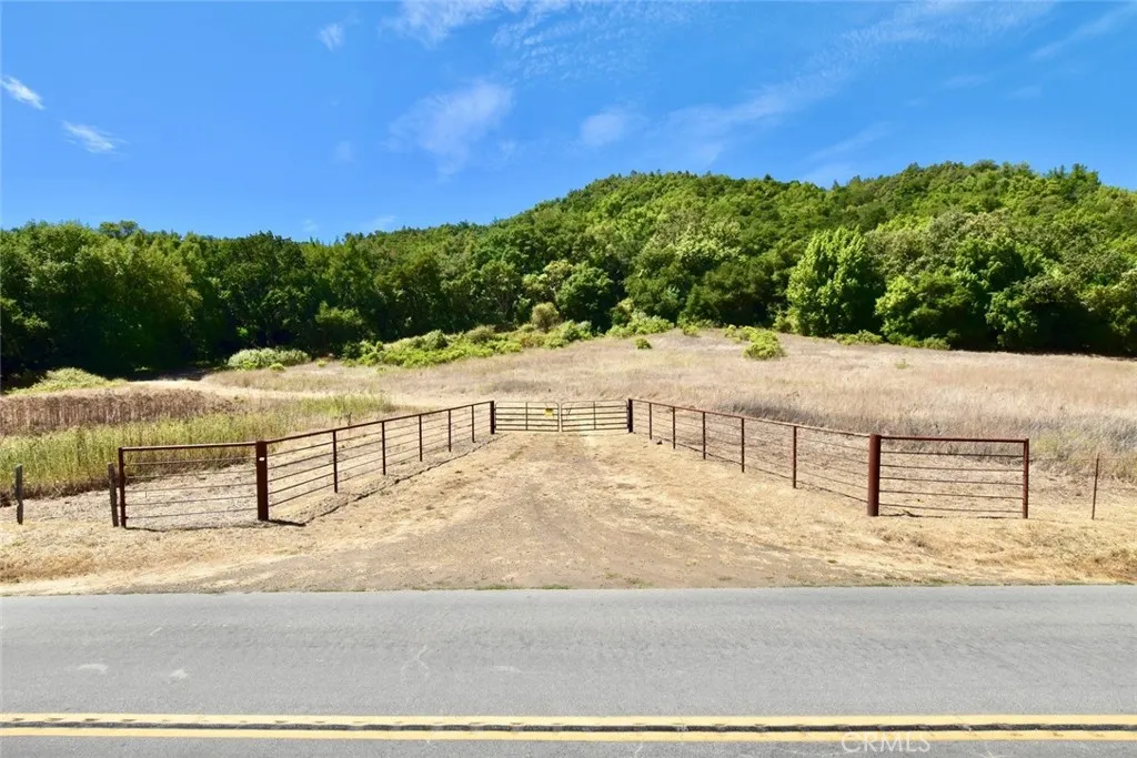 0 Old Creek Road Templeton, CA 93465 - Photo 4 of 26 a view of a terrace