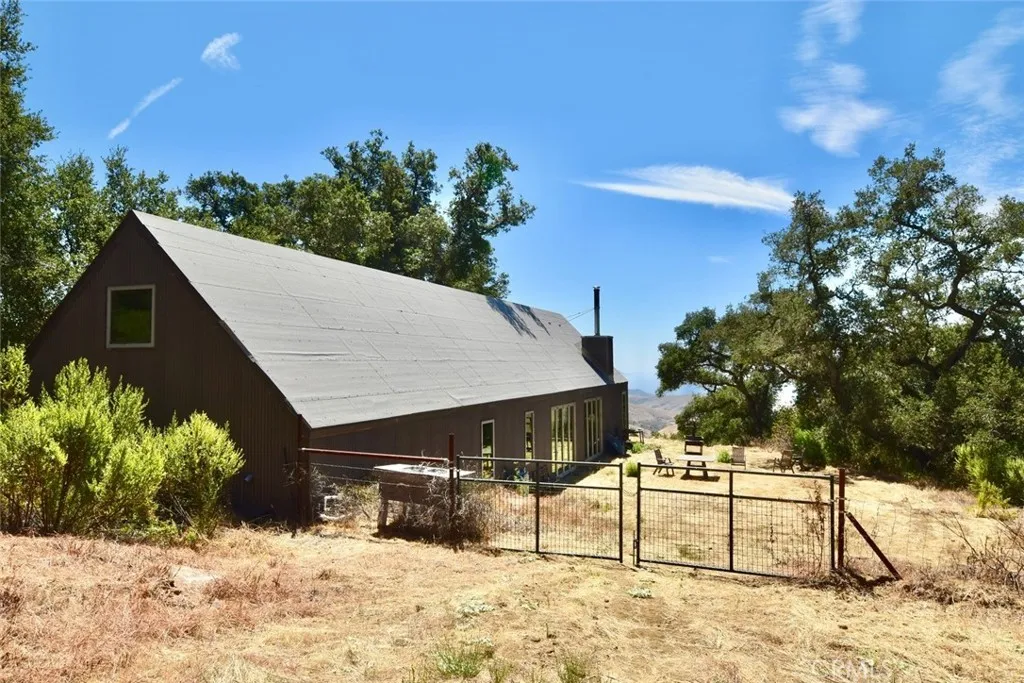 0 Old Creek Road Templeton, CA 93465 - Photo 8 of 26 a view of a backyard with a patio