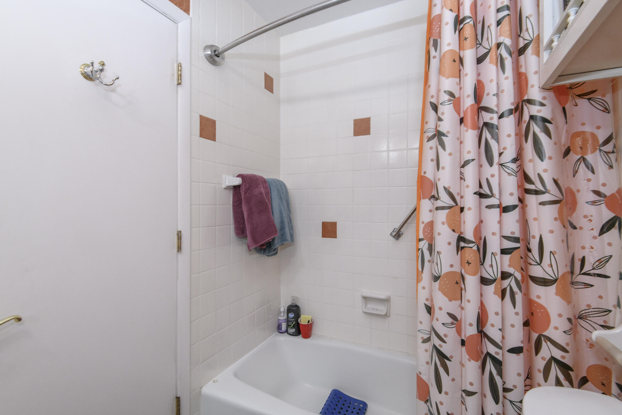 2130 Good Hope Road, Unit 12 Glendale, WI 53209 - Photo 23 of 34 Main Bathroom