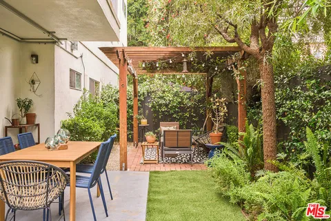 $799,000 | 4343 Finley Avenue, Unit 4, Los Angeles, CA 90027