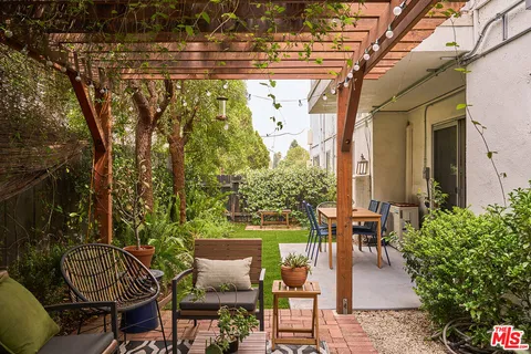 $799,000 | 4343 Finley Avenue, Unit 4, Los Angeles, CA 90027