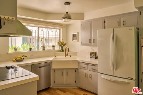 $799,000 | 4343 Finley Avenue, Unit 4, Los Angeles, CA 90027