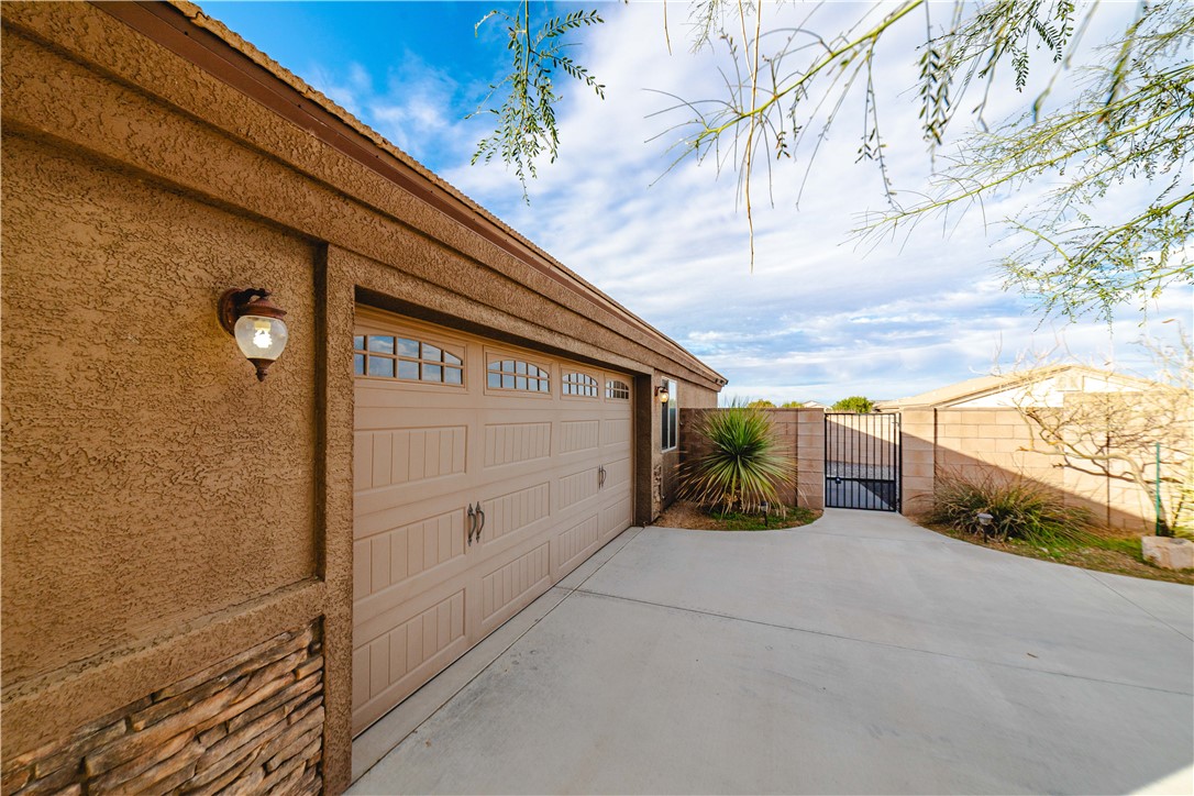 3379 Motherload Road Kingman, AZ 86401 - Photo 47 of 67 Garage with a gate and driveway