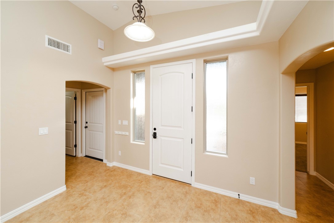 3379 Motherload Road Kingman, AZ 86401 - Photo 5 of 67 Entryway with arched walkways, plenty of natural light, and high vaulted ceiling