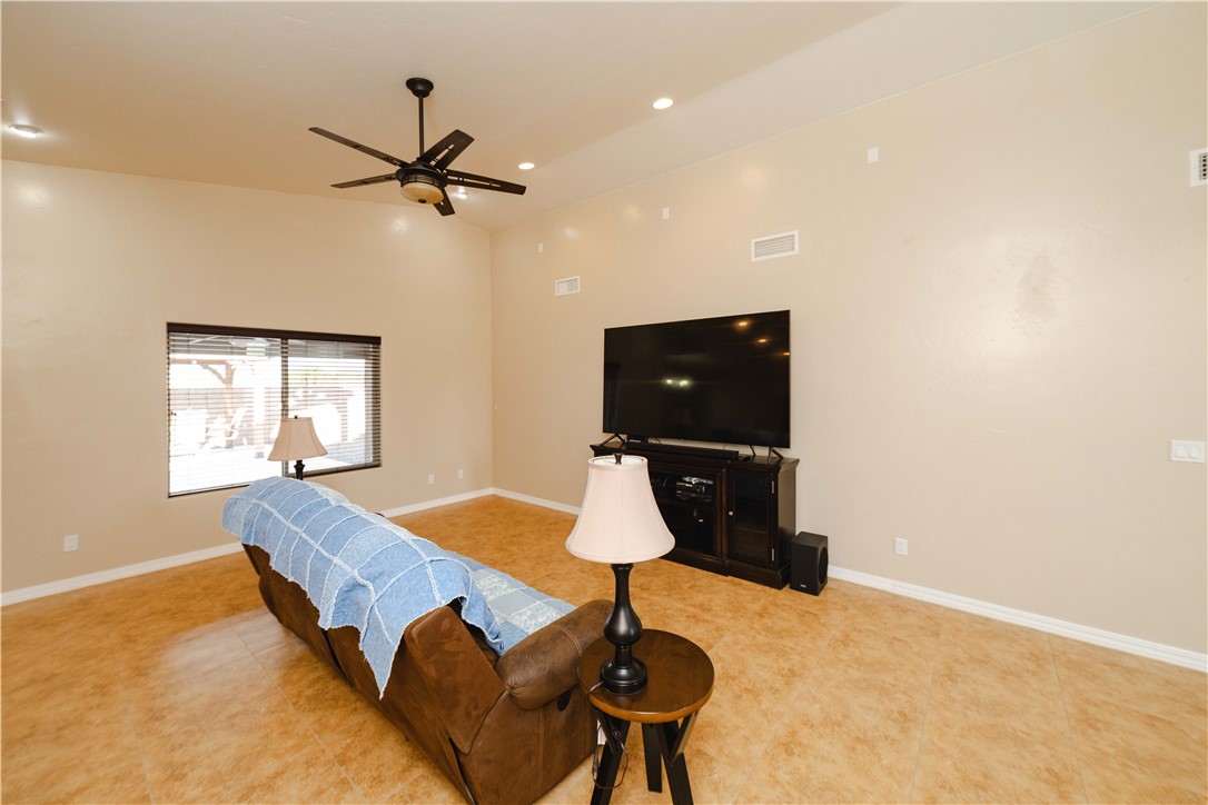 3379 Motherload Road Kingman, AZ 86401 - Photo 9 of 67 Living room