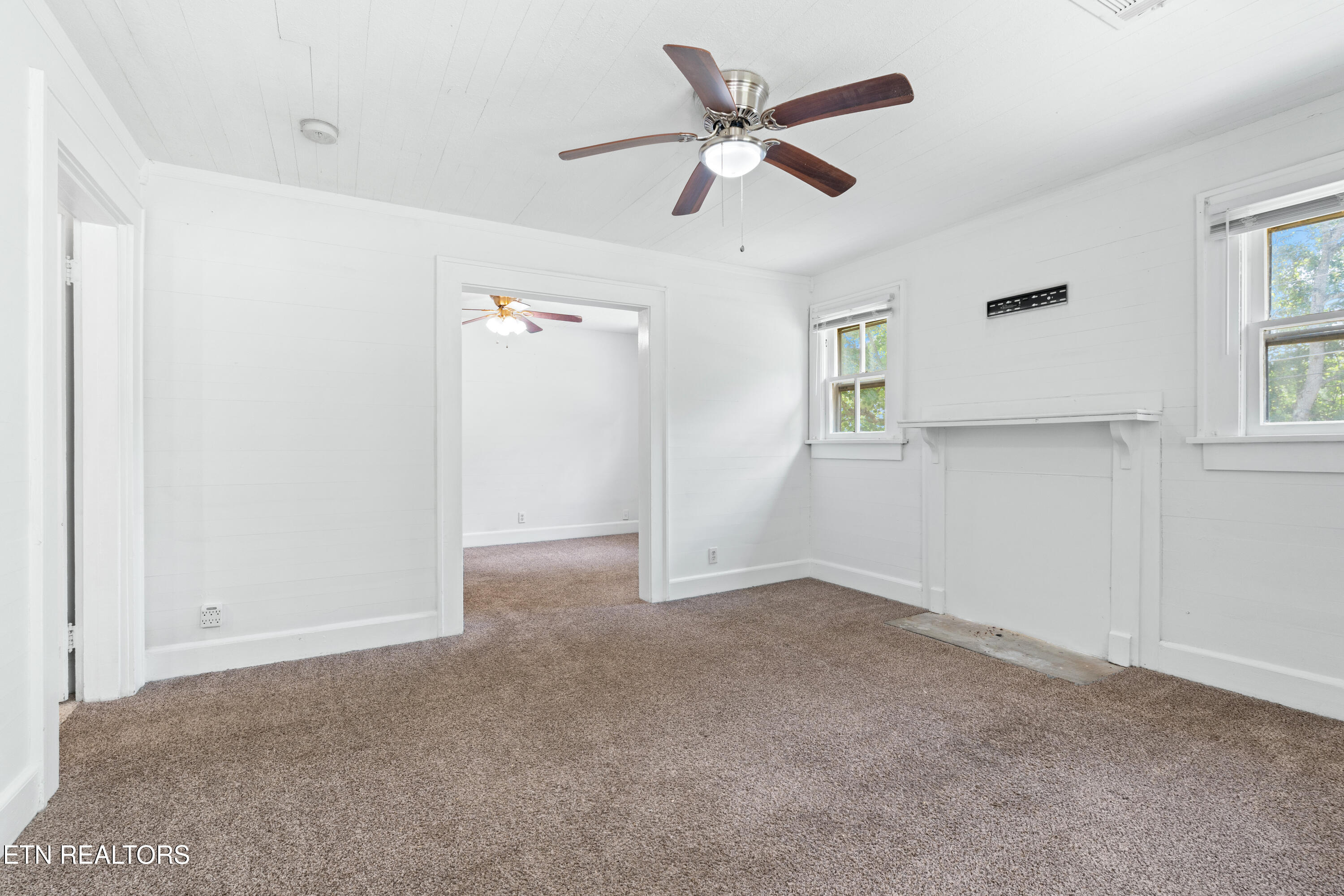323 Lee Road Clinton, TN 37716 - Photo 12 of 28 323LeeRd-12