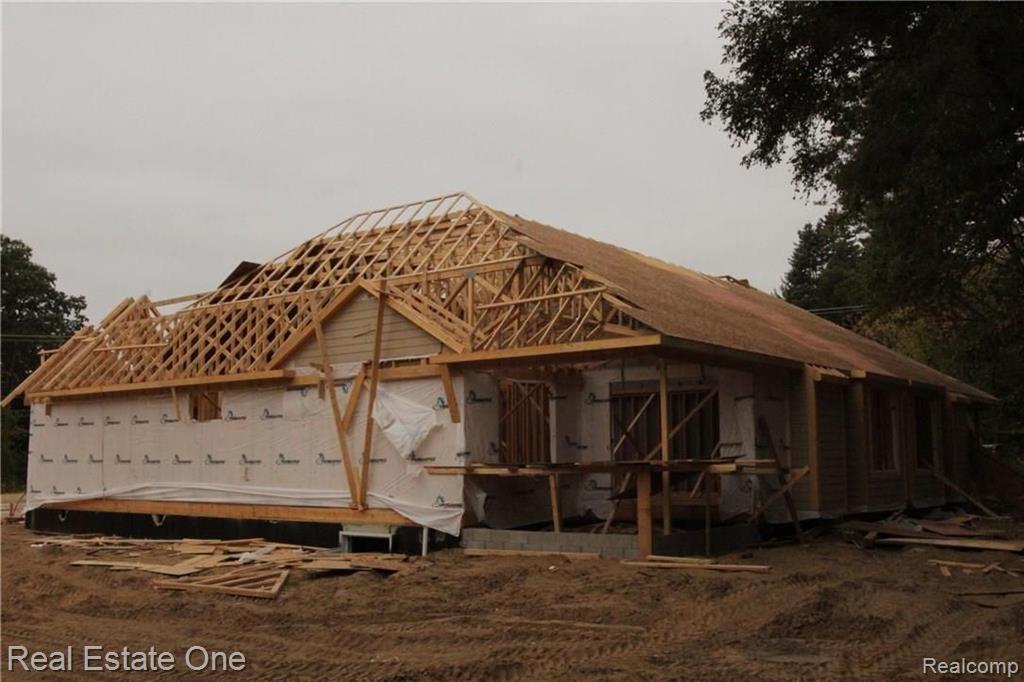 1047 Hampshire Court Rochester, MI 48307 - Photo 2 of 9
