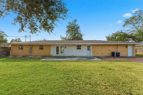 $188,000 | 233 Beauregard Street, Lake Charles, LA 70605