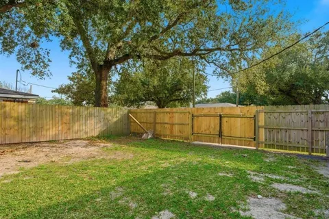 $188,000 | 233 Beauregard Street, Lake Charles, LA 70605