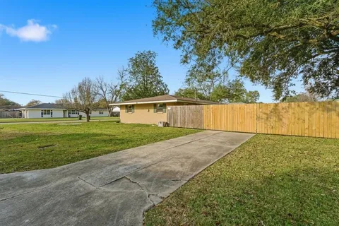 $188,000 | 233 Beauregard Street, Lake Charles, LA 70605