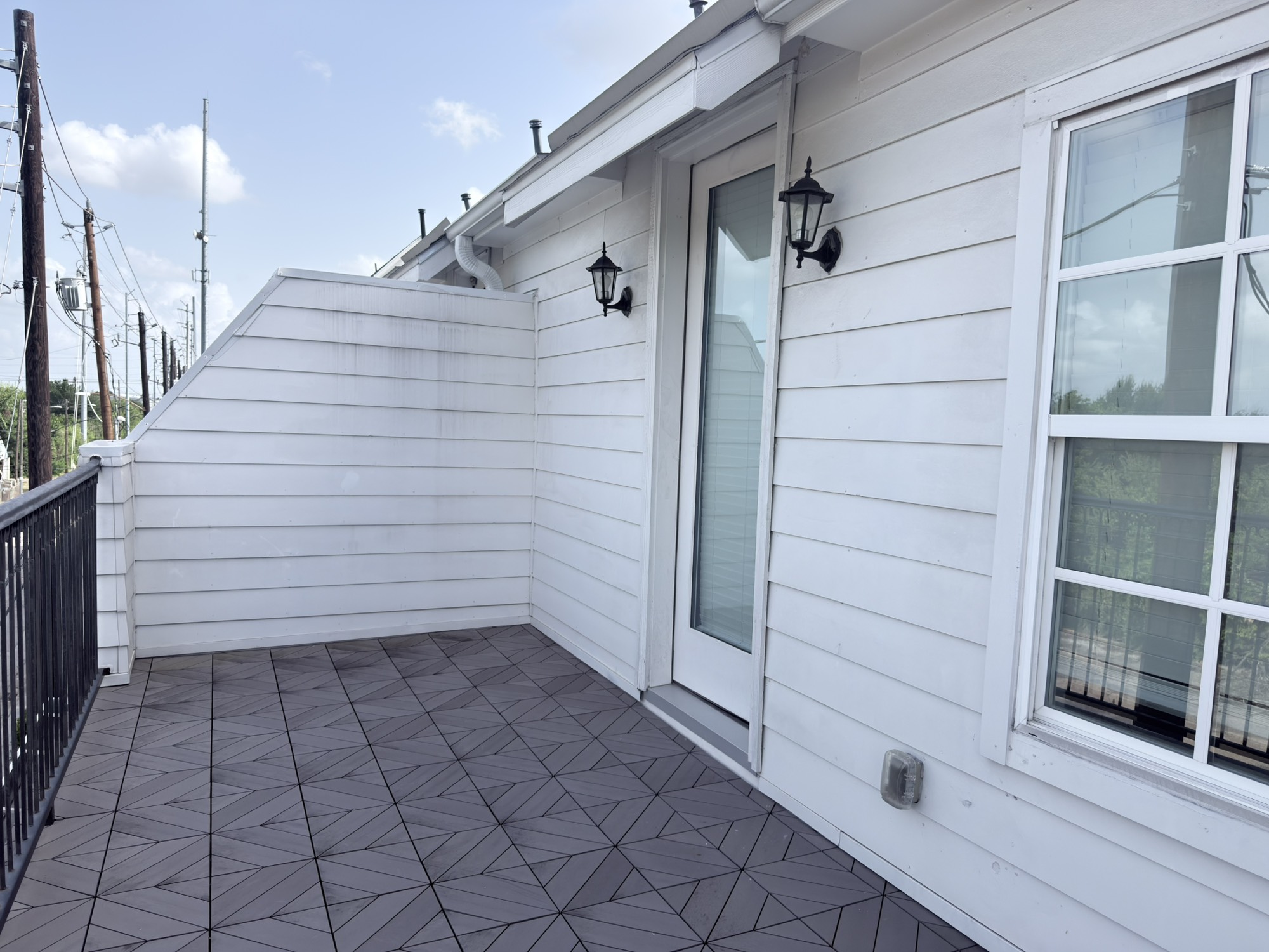 815 Bringhurst Street Houston, TX 77020 - Photo 19 of 19 VERANDA OFF PRIMARY BEDROOM 3RD FLOOR