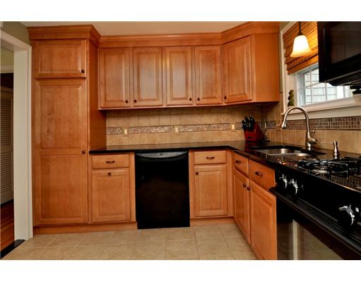 7 Sagamore Road Cranston, RI 02920 - Photo 13 of 20 Kitchen.
