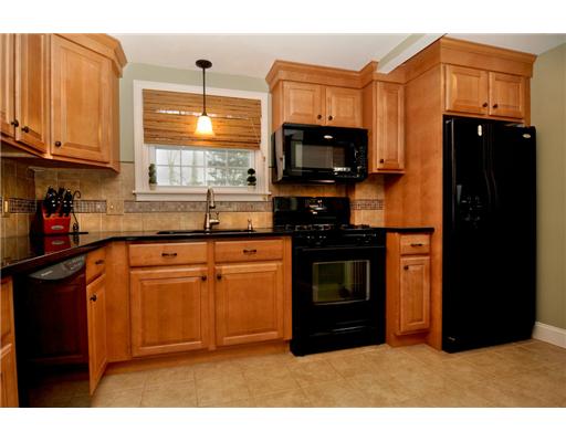 7 Sagamore Road Cranston, RI 02920 - Photo 3 of 20 Kitchen.
