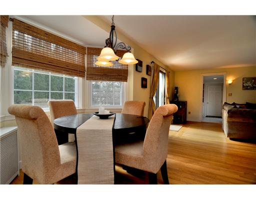 7 Sagamore Road Cranston, RI 02920 - Photo 4 of 20 Dining Room.