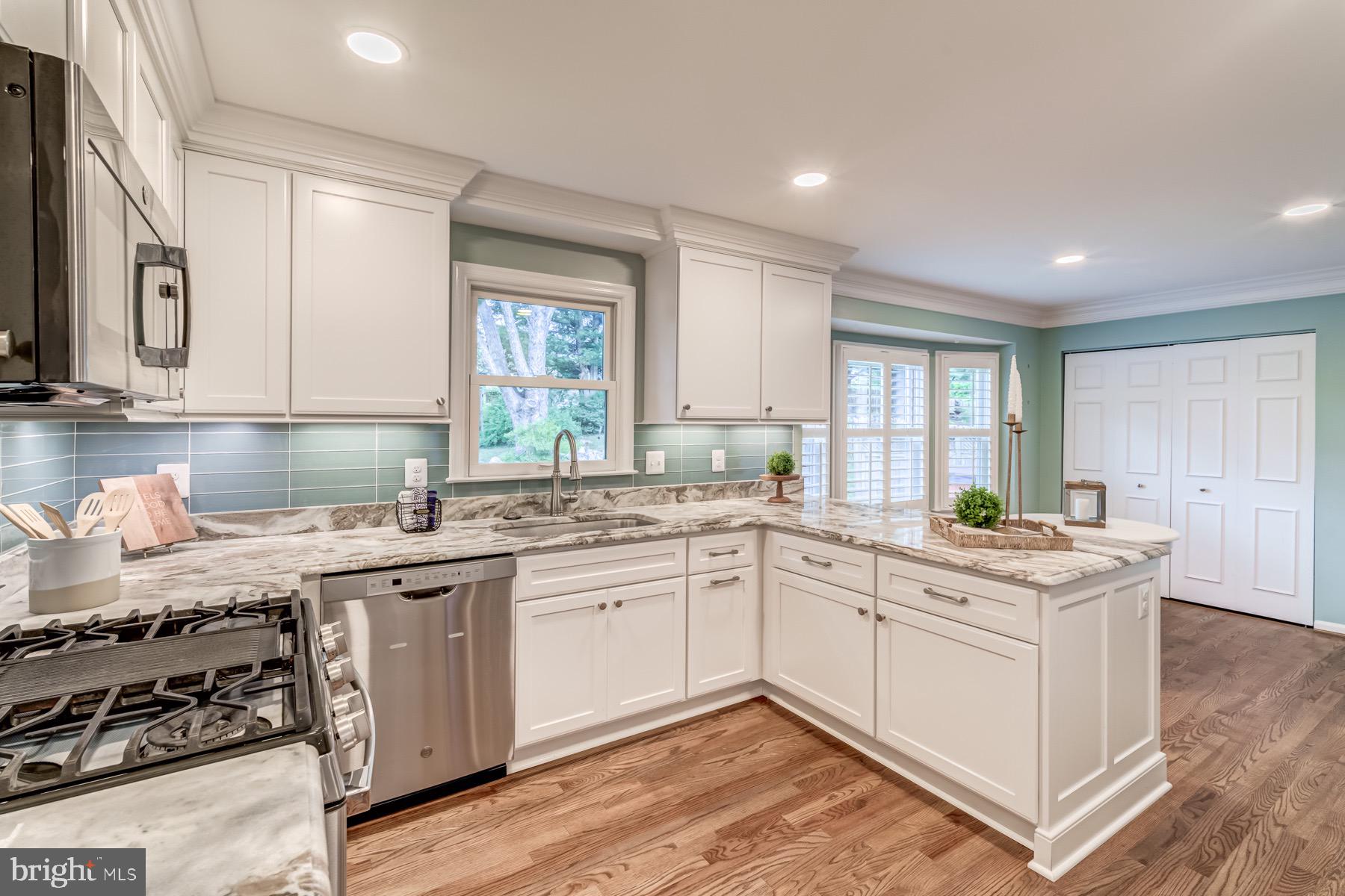 7593 Seabrook Lane Springfield, VA 22153 - Photo 3 of 57