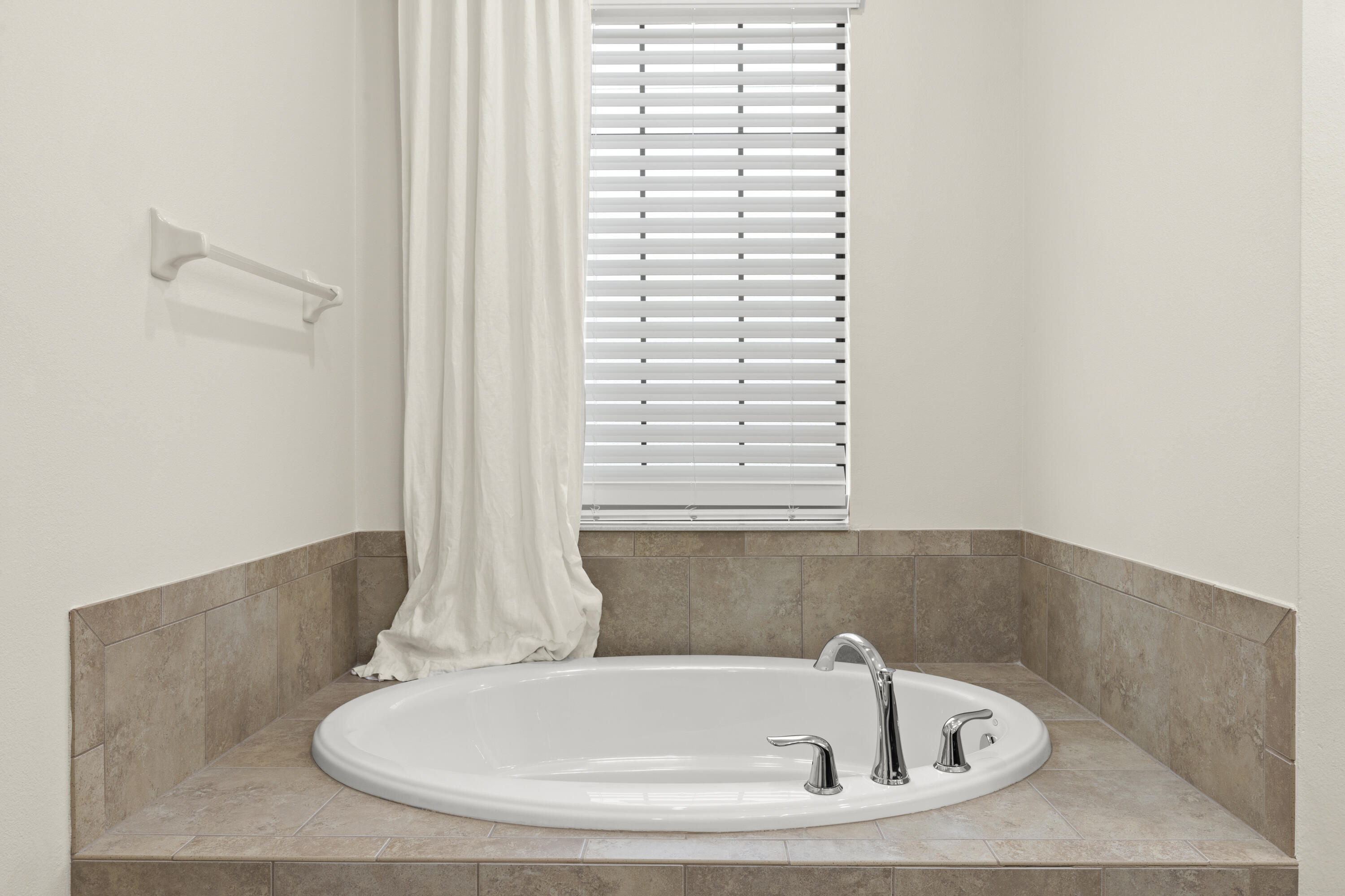 7065 Primavera Lane Melbourne, FL 32940 - Photo 14 of 40 a bath tub sitting in a bathroom next to a window