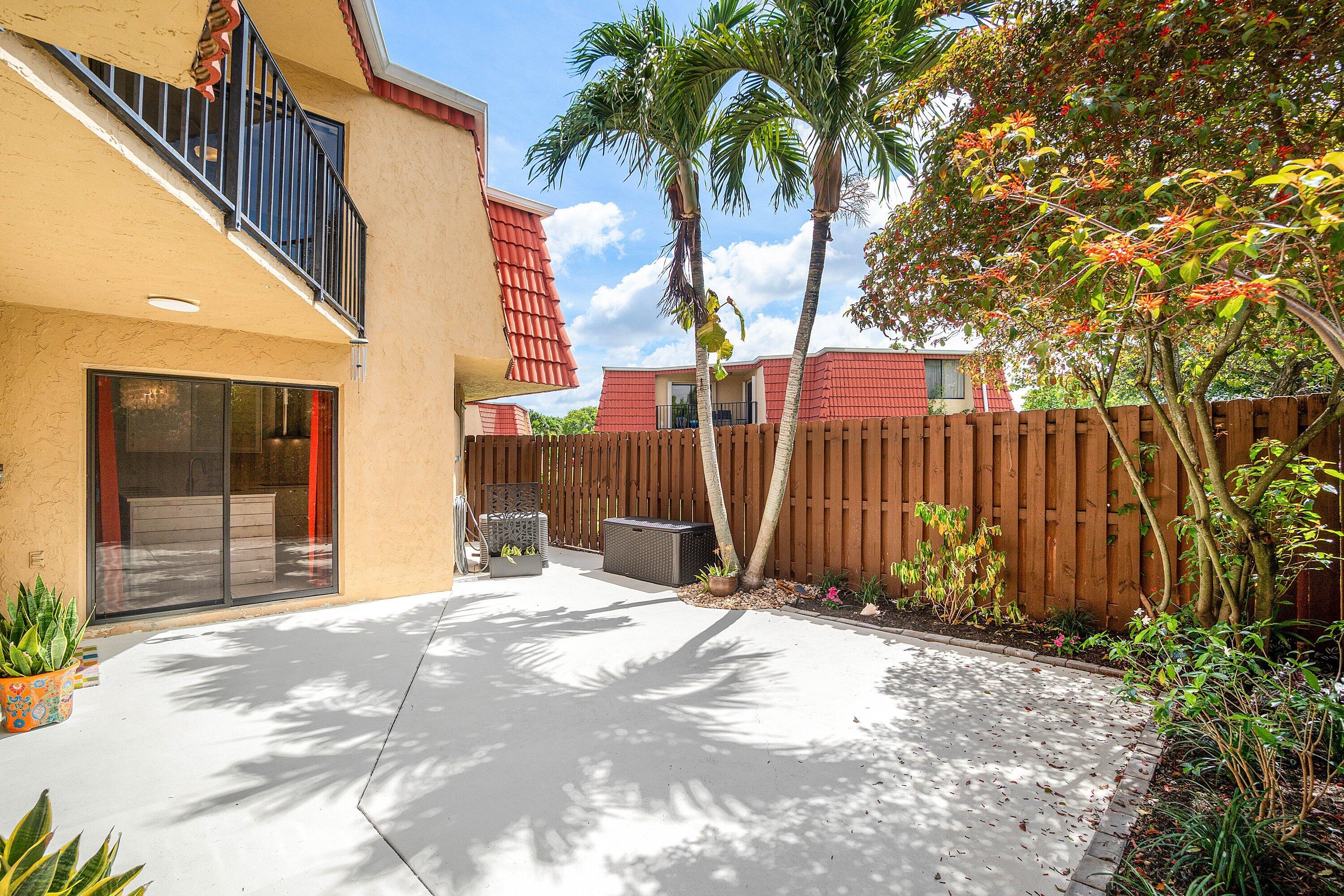 8122 Thames Boulevard, Unit C Boca Raton, FL 33433 - Photo 43 of 43 Oversized Courtyard