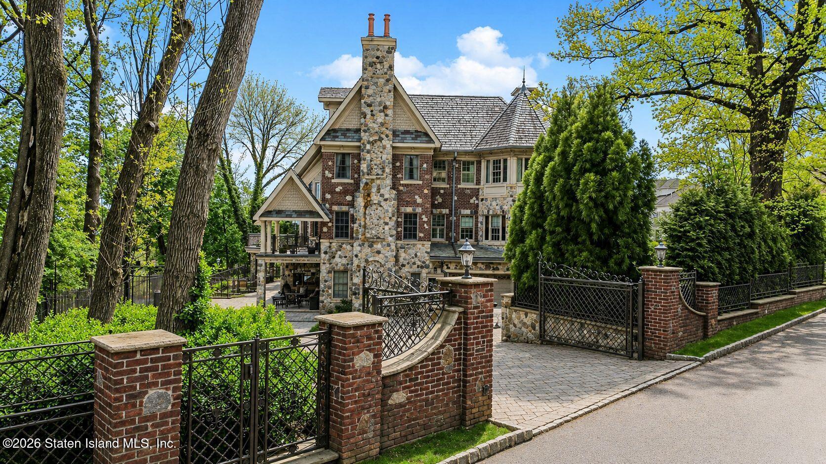 125 Benedict Road Staten Island, NY 10304 - Photo 94 of 96 125 side driveway
