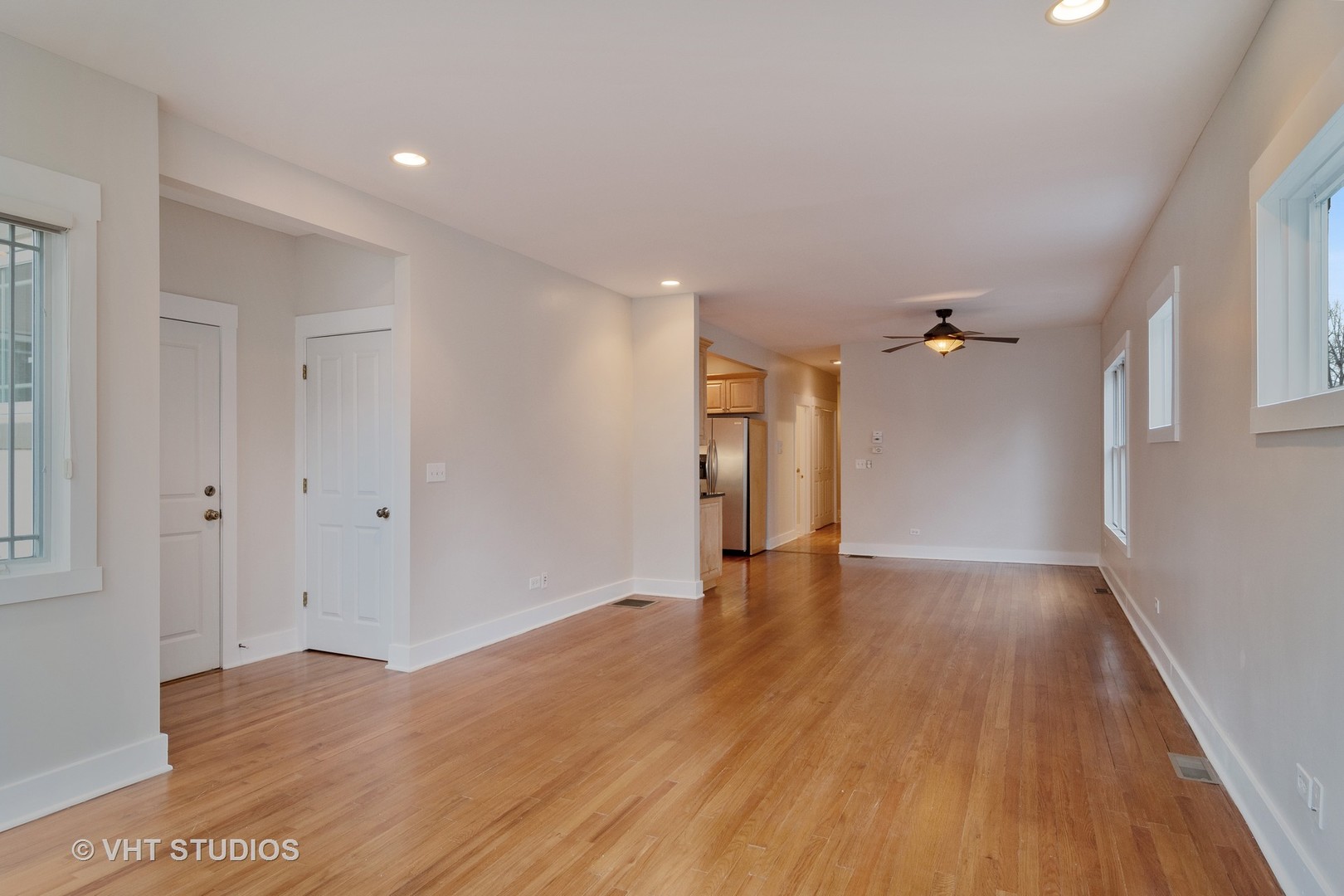 145 Barrypoint Road, Unit 1S Riverside, IL 60546 - Photo 3 of 18
