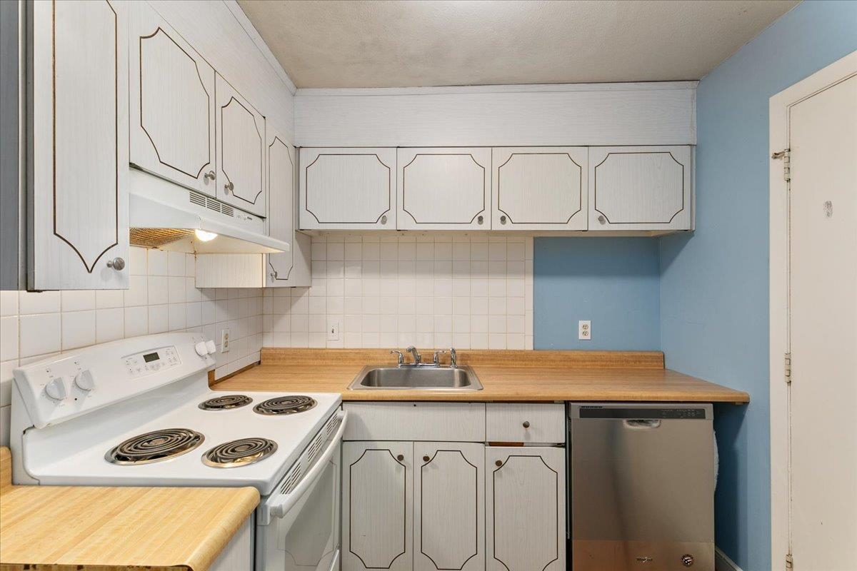 1 Brook Road, Unit 9 Salem, NH 03079 - Photo 8 of 32