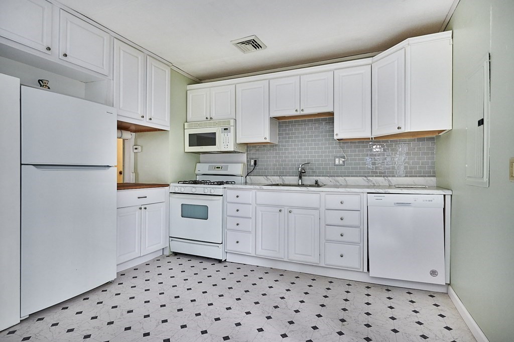 848 Ryan Road Northampton, MA 01062 - Photo 11 of 40