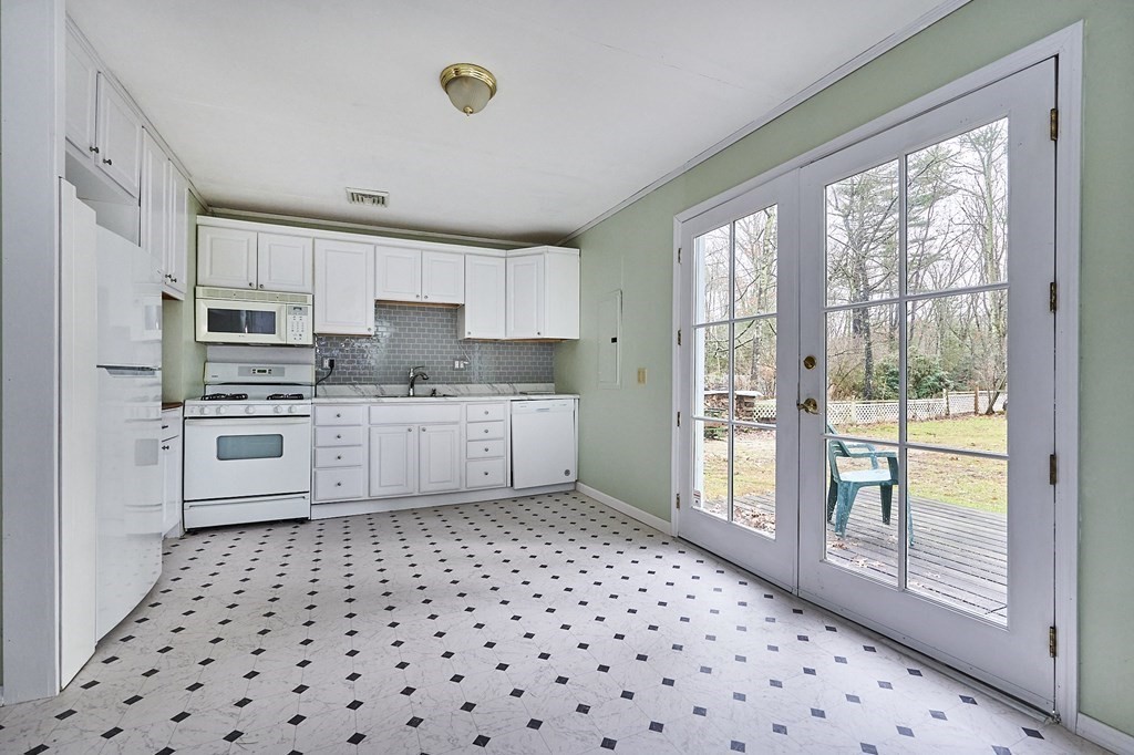 848 Ryan Road Northampton, MA 01062 - Photo 10 of 40