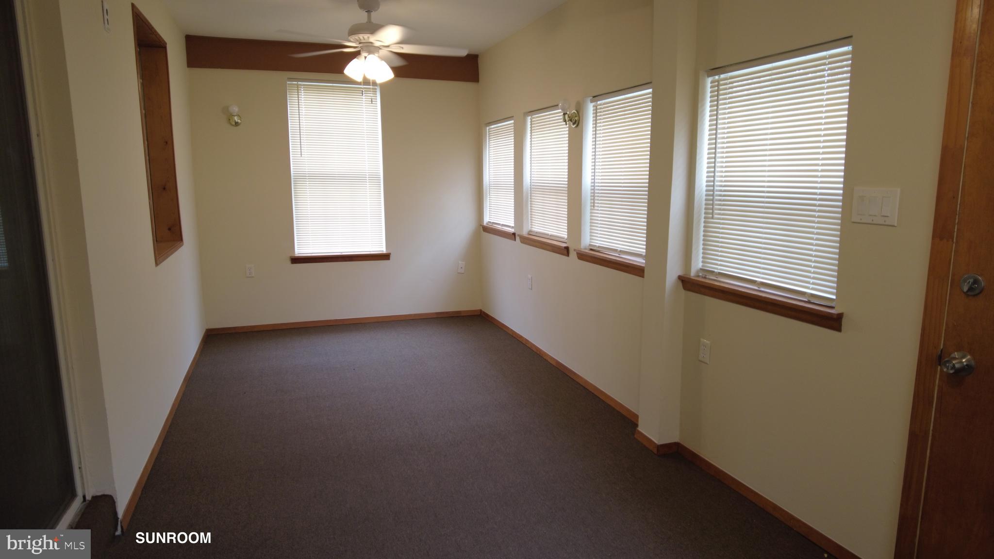 3901 92nd Avenue Springdale, MD 20774 - Photo 12 of 48 Sunroom 1