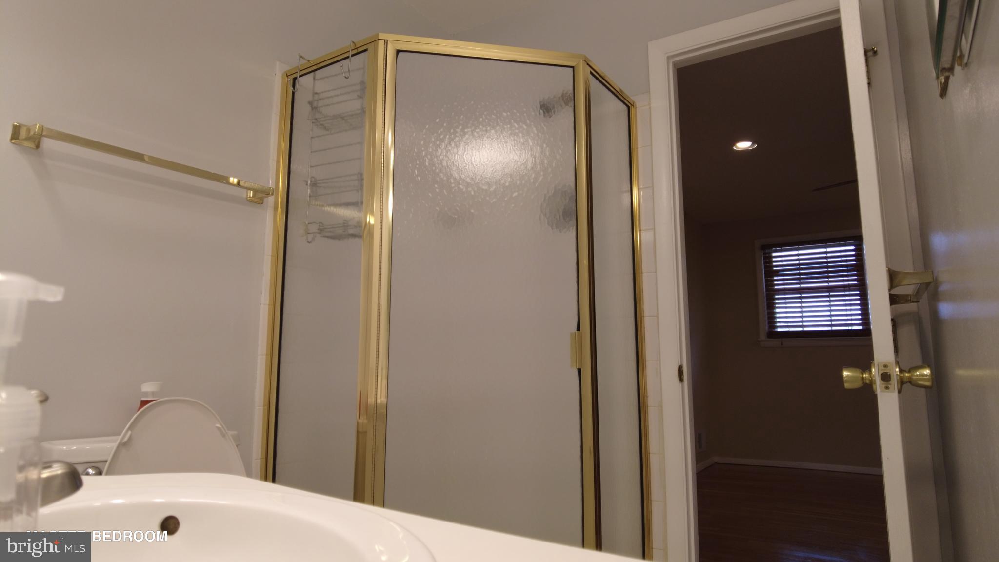 3901 92nd Avenue Springdale, MD 20774 - Photo 27 of 48 Master Bathroom 2