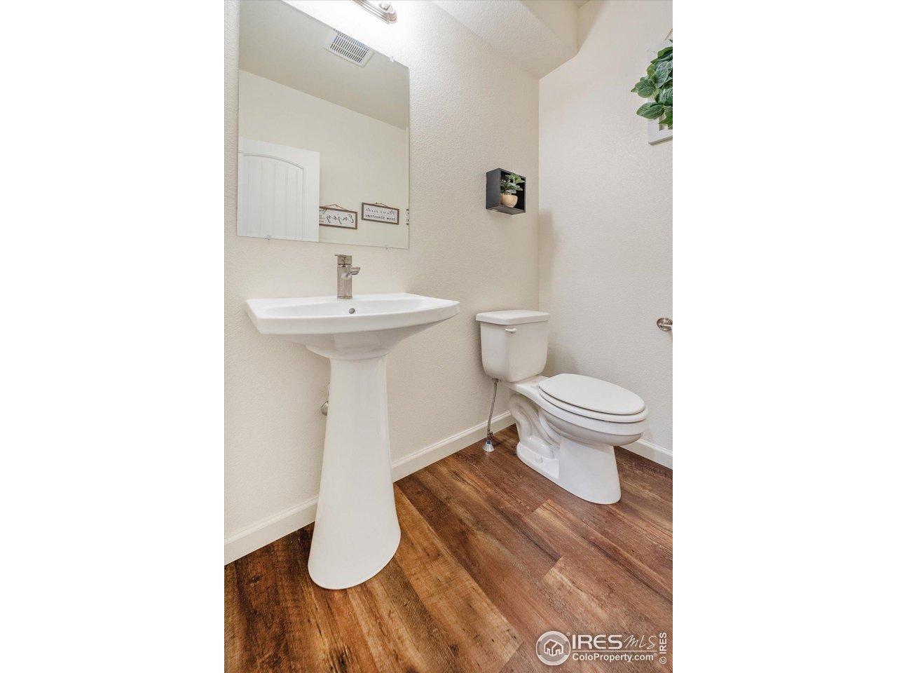 4355 24th Street Road, Unit 1703 Greeley, CO 80634 - Photo 9 of 21 Main Floor Bathroom #1