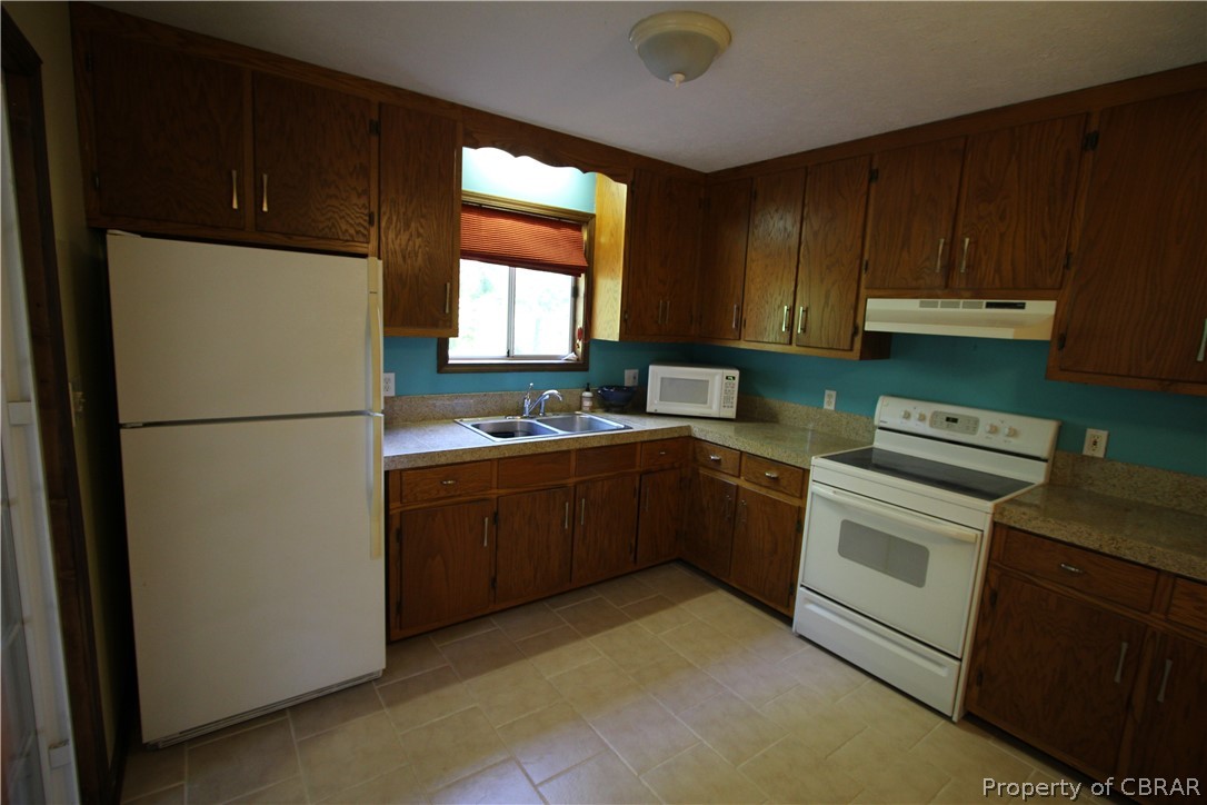 324 Sand Bank Road Port Haywood, VA 23138 - Photo 10 of 35