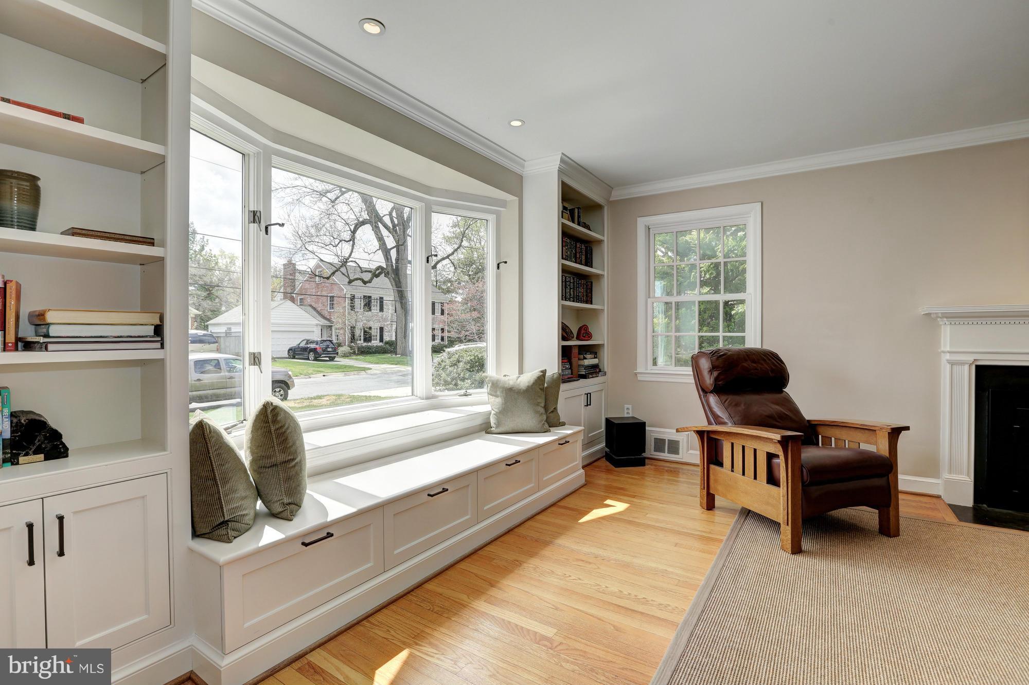 8034 Glendale Road Chevy Chase, MD 20815 - Photo 3 of 30 Living Room