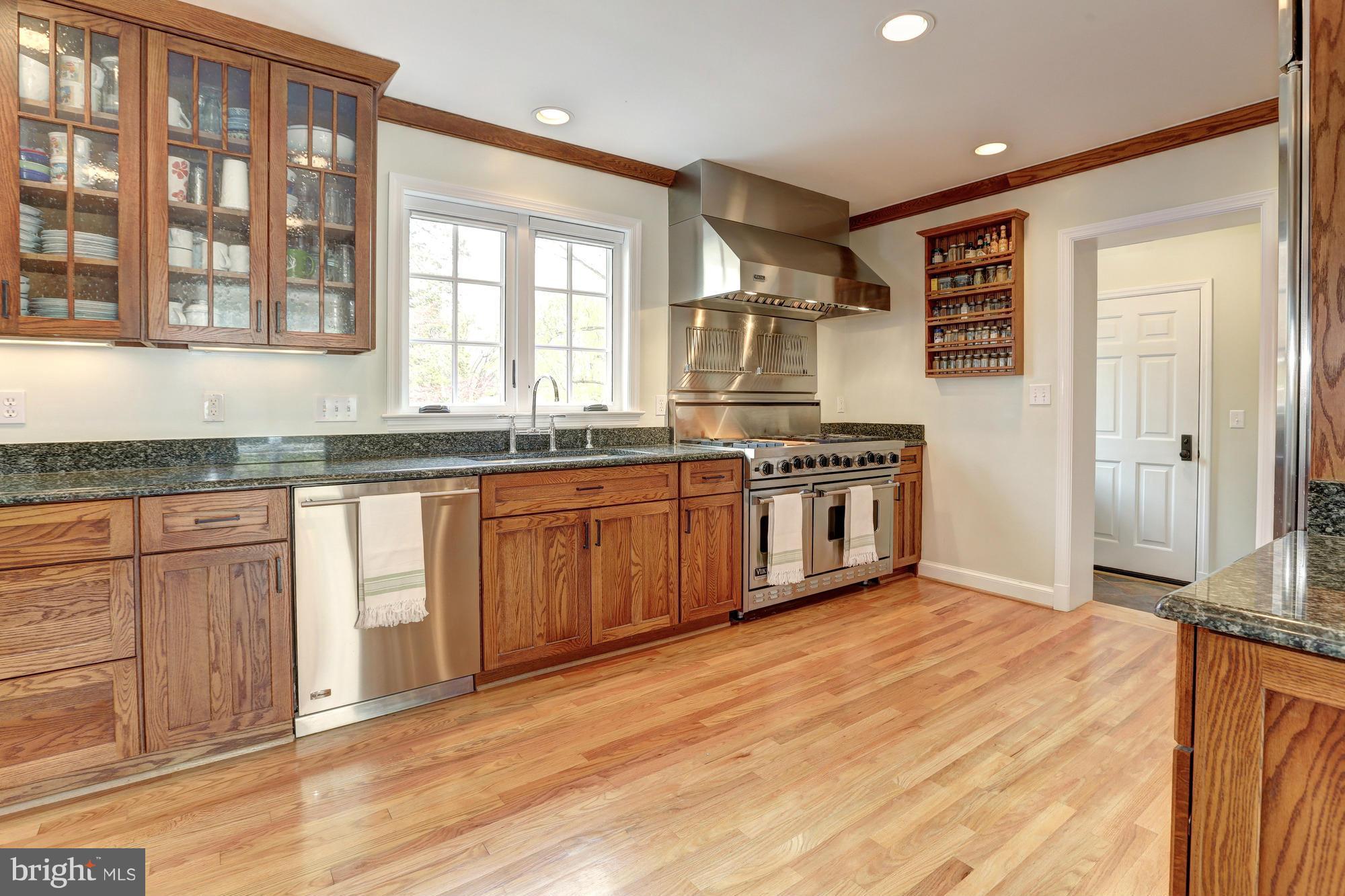 8034 Glendale Road Chevy Chase, MD 20815 - Photo 9 of 30 Kitchen