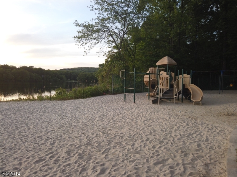 259 Long Meadow Road Kinnelon, NJ 07405 - Photo 8 of 12