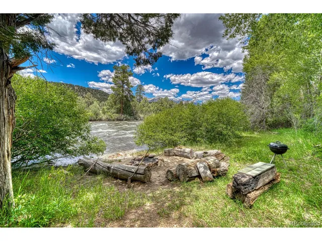 a view of houses with a road