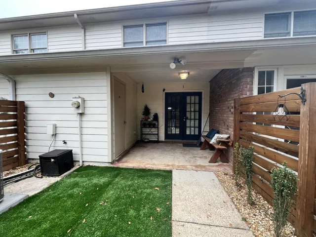 $1,975 | 1000 Holland Drive, Unit 3, Tallahassee, FL 32301