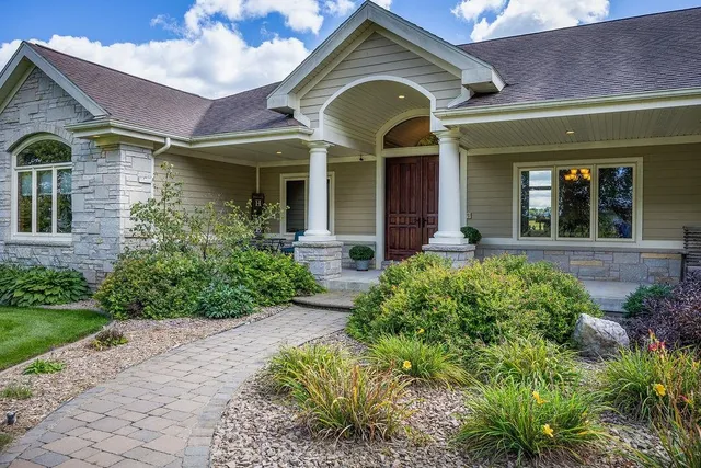 $2,000,000 | 3027 Castleton Crossing, Sun Prairie, WI 53590