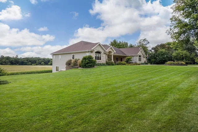 $2,000,000 | 3027 Castleton Crossing, Sun Prairie, WI 53590