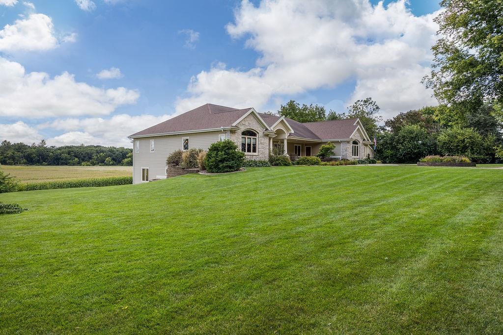 3027 Castleton Crossing Sun Prairie, WI 53590 - Photo 12 of 89