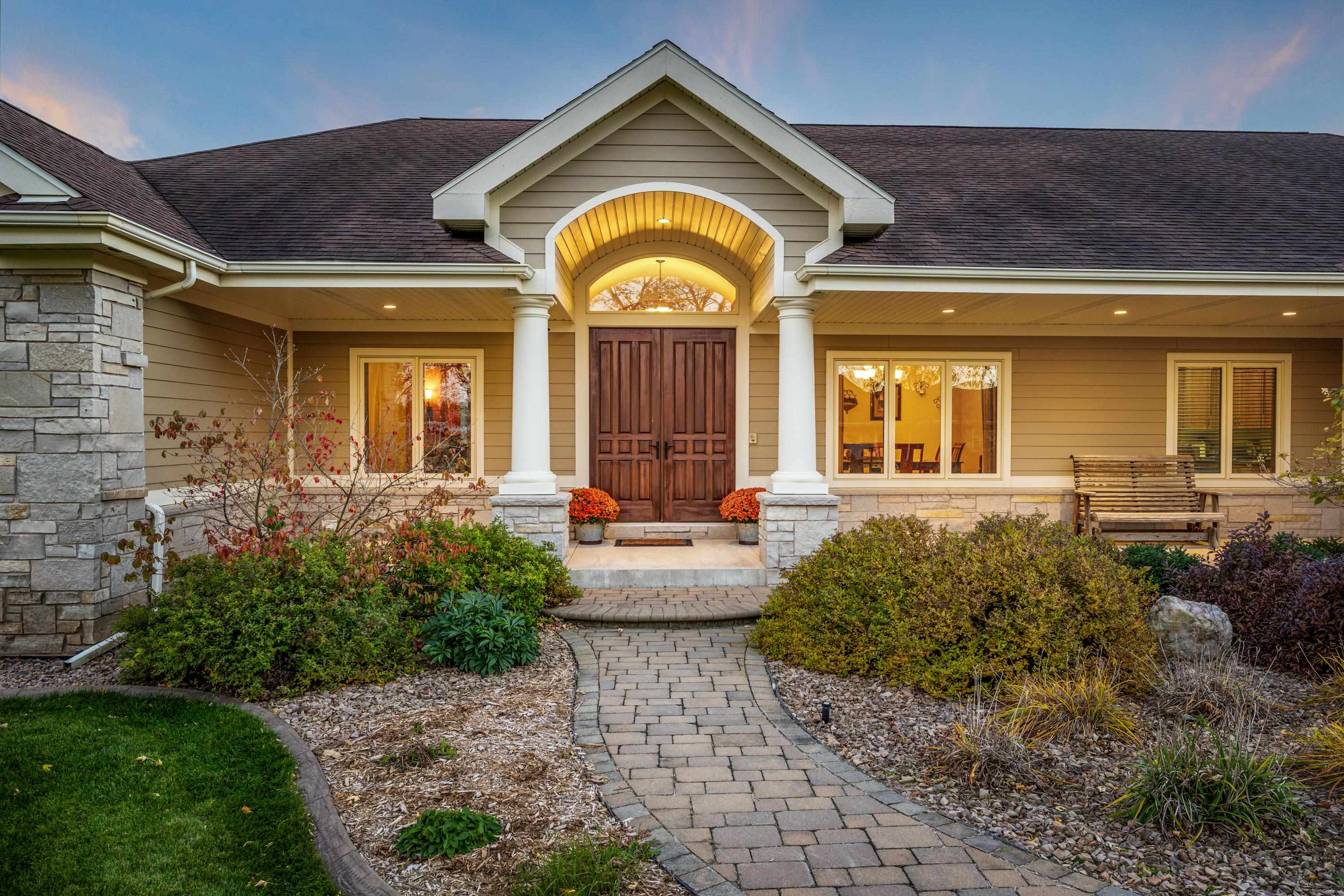 3027 Castleton Crossing Sun Prairie, WI 53590 - Photo 2 of 89