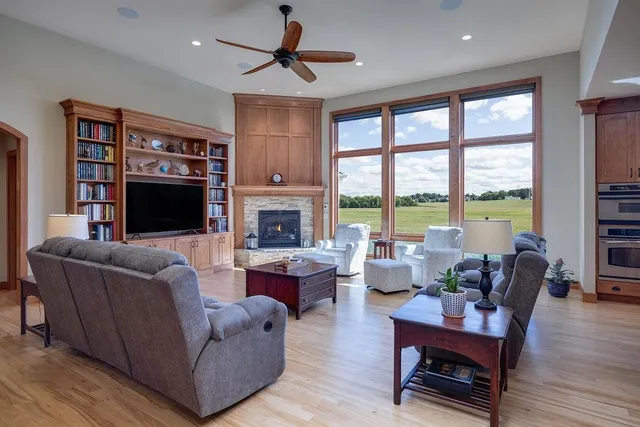 $2,000,000 | 3027 Castleton Crossing, Sun Prairie, WI 53590