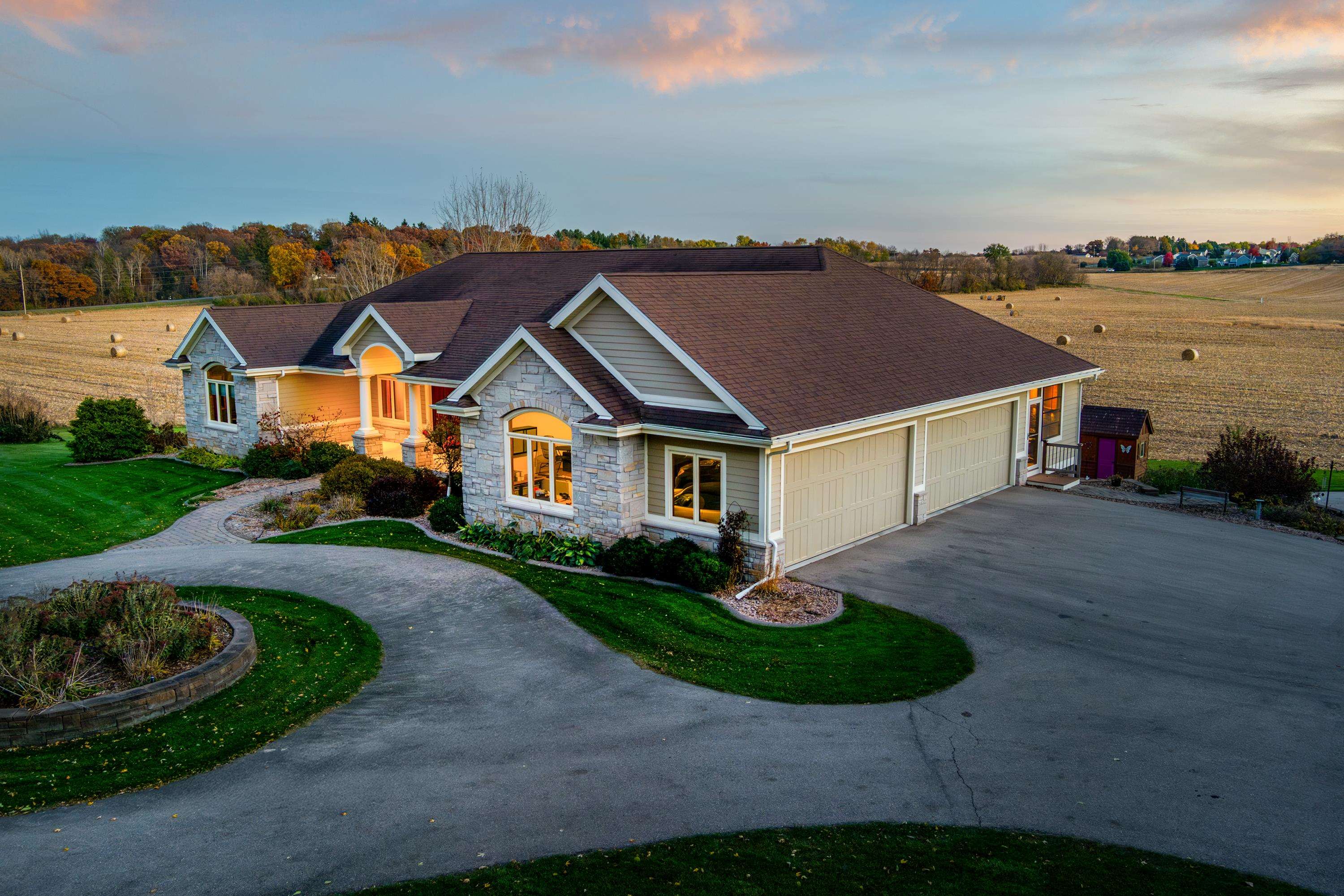 3027 Castleton Crossing Sun Prairie, WI 53590 - Photo 4 of 89