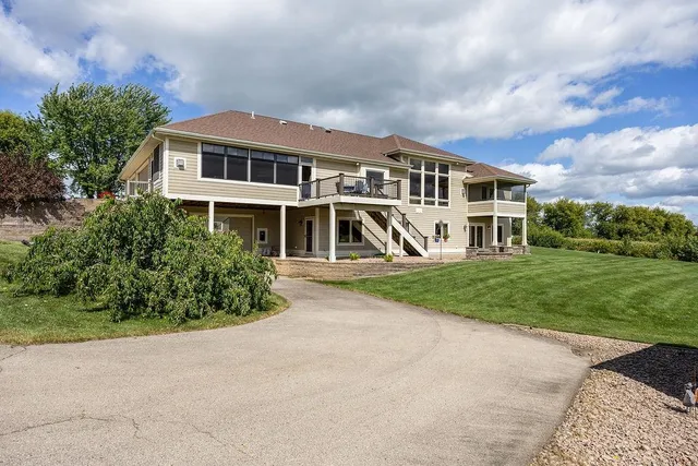 $2,000,000 | 3027 Castleton Crossing, Sun Prairie, WI 53590