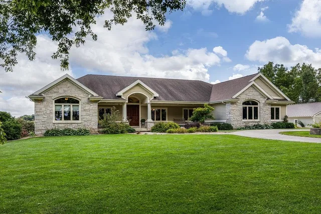 $2,000,000 | 3027 Castleton Crossing, Sun Prairie, WI 53590