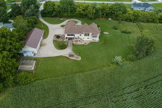 $2,000,000 | 3027 Castleton Crossing, Sun Prairie, WI 53590