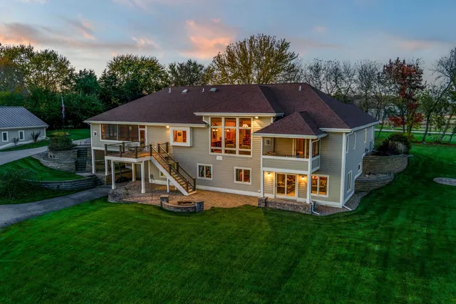 $2,000,000 | 3027 Castleton Crossing, Sun Prairie, WI 53590