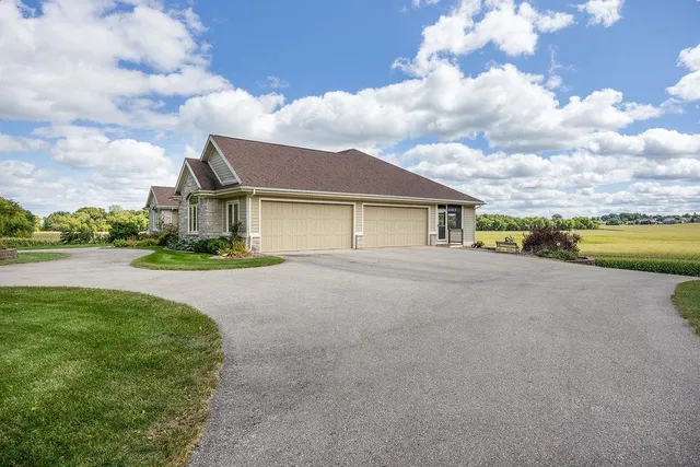 $2,000,000 | 3027 Castleton Crossing, Sun Prairie, WI 53590