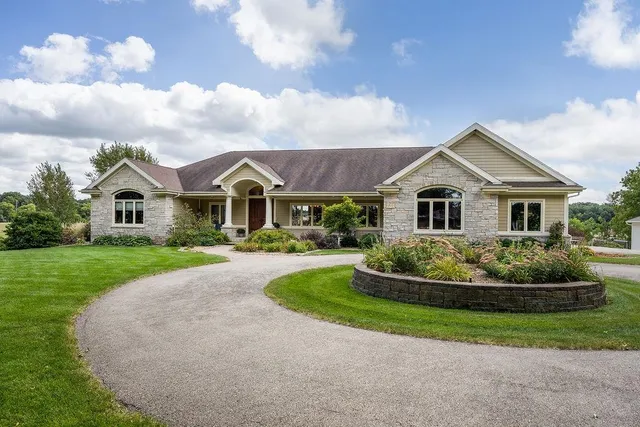 $2,000,000 | 3027 Castleton Crossing, Sun Prairie, WI 53590
