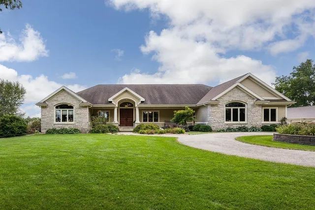 $2,000,000 | 3027 Castleton Crossing, Sun Prairie, WI 53590