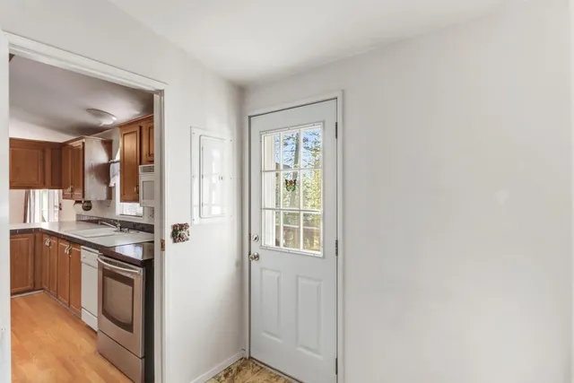 a view of a house with yard