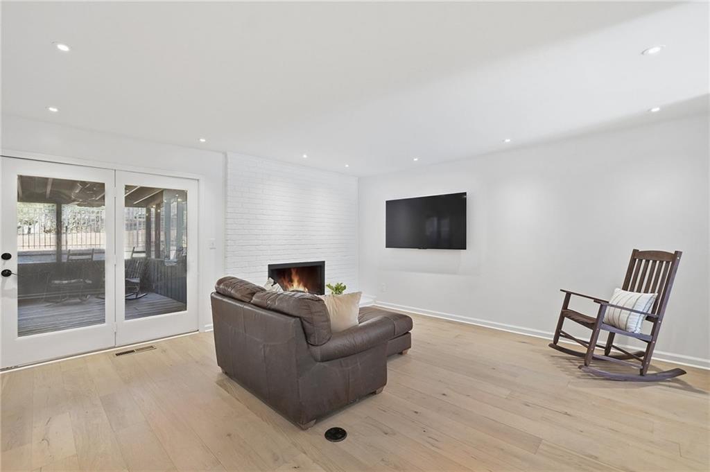 210 Leeward Lane Roswell, GA 30076 - Photo 12 of 42